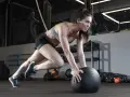 Ile trwa trening crossfit? Poznaj szczegóły i czas poszczególnych etapów