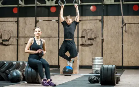 CrossFit czy warto? Poznaj zalety i wady treningu dla każdego