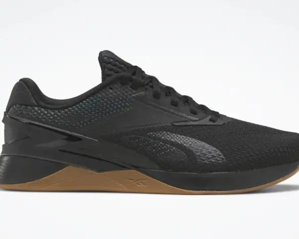 Czarne buty Reebok Nano X, idealne jako buty do crossfitu, z brązową podeszwą i charakterystycznym logo.