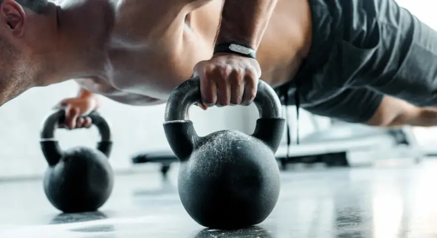 Jak ćwiczyć crossfit w domu: efektywne treningi dla każdego poziomu